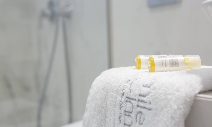 Nidri Hotel | Smile Inn Luxury Accommodation In the center of Nidri, next to the sea