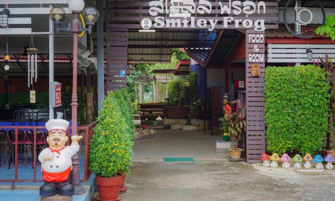 Ban Tai Apartamento | Smiley frog