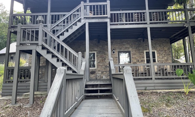 Houston Casa | Smith Lake Getaway: Lake front, custom log home with private dock and swim deck.