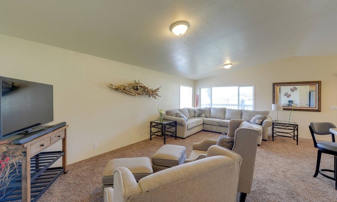 Smith River Casa | ¡NUEVO! Smith River Home w / Boat Launch Acceso y Vistas