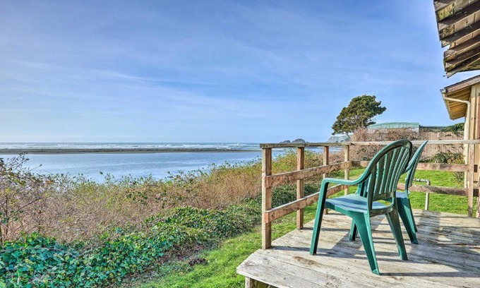 Smith River Casa | Smith River Vintage Cabin Oceanfront Deck and Views