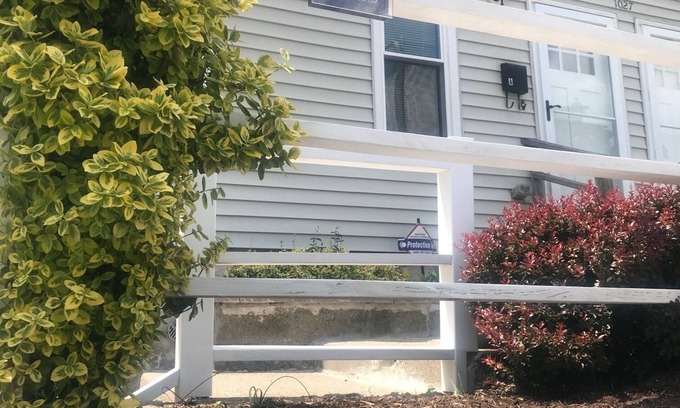 West Codman Hill - West Lower Mills Casa | Smoke Free and Sparkling Clean Townhome with essential amenities.