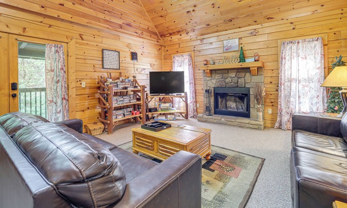 Sevierville Cabina | Smokies Cabin on Douglas Lake w/ Resort Pool