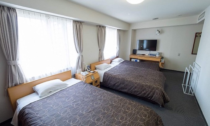 Shin-Osaka Hotel | Smoking Triple Room / Osaka Ōsaka