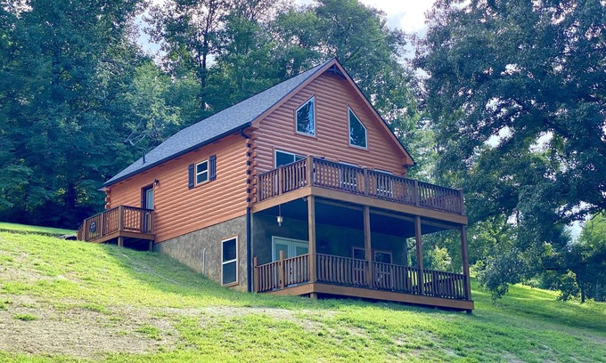 Townsend Cabina | Smoky Hideaway 2Bed 2Bath Cabin Near Bike Trail
