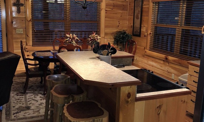 Gatlinburg - Pigeon Forge Cabina | * Jambearee ahumado * Cabaña de lujo en Smoky Cove Resort .. Sala de juegos, piscina, bañera de hidromasaje