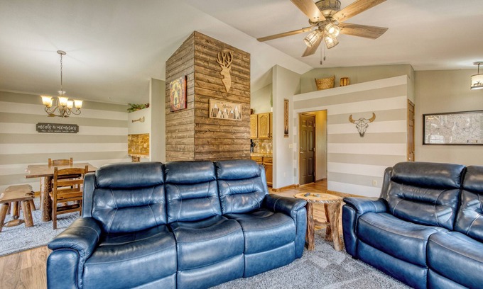 Marble Cabina | Smoky Mountain Bliss - Waterfront, Hot Tub, Game Room, Fire Pit, & Near Casino