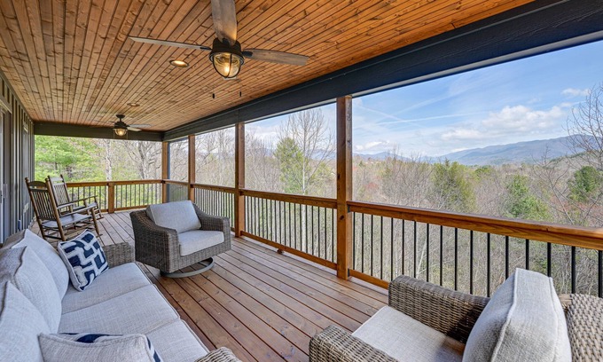 Andrews Cabina | Smoky Mountain Cabin Rental: Game Room, Fire Pit!