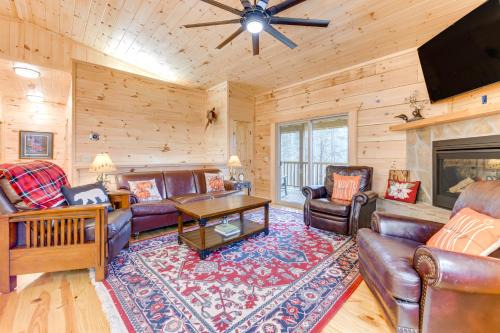 Hartford Casa | Smoky Mountain Cabin Rental with Hot Tub and Views!