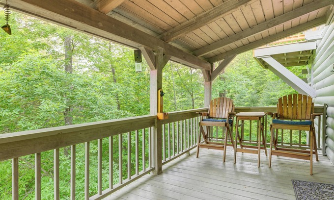 Hartford Cabina | Smoky Mountain Log Cabin Close to Rafting!