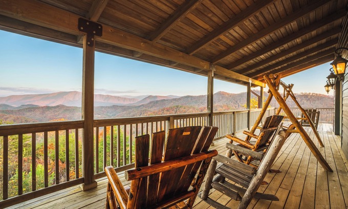 Gatlinburg - Pigeon Forge Chalet De Esquí | Smoky Mountain Summit, Panoramic Views, Hot Tub,$1089 FREE tickets each paid day