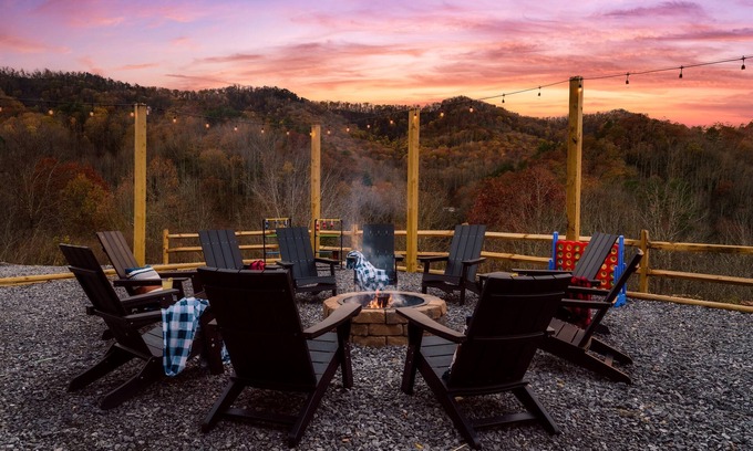 Gatlinburg - Pigeon Forge Cabina | Smoky Mtn -GameRoom,Theater,Firepit,BBQ&HeatedPool
