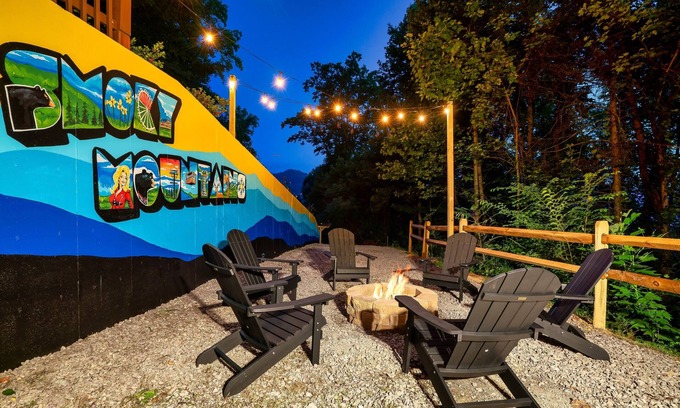 Wears Valley Cabina | Smoky Mtn Retreat! Large Pool, Game Rm, Hot Tub!