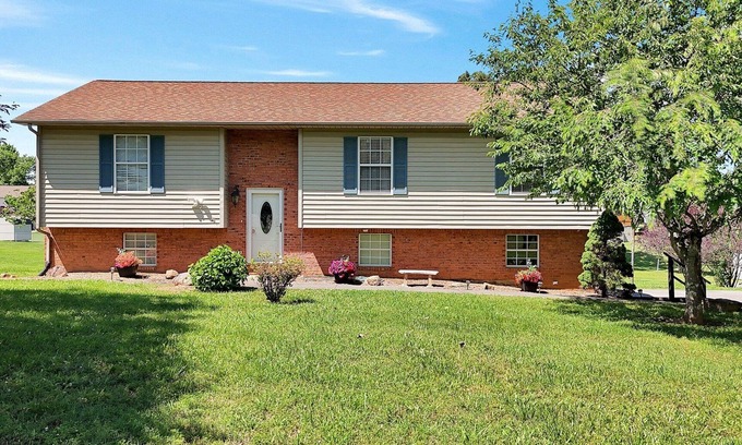 Kodak Casa | Smoky Mtn Retro / Ideal for Weekend Getaways & Extended Stays