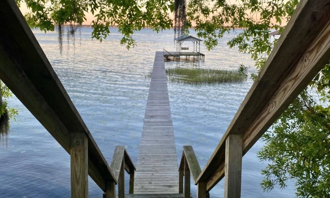 Lake Waccamaw Casa | Smooth Sailing on Beautiful Lake Waccamaw in NC.