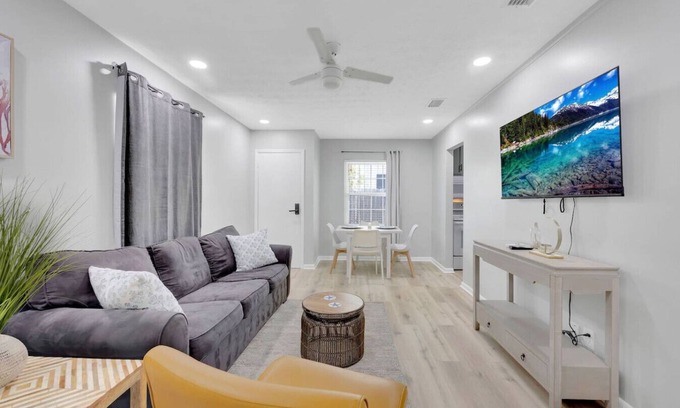 Jacksonville Casa | SMV Coastal Retreat Near Shore