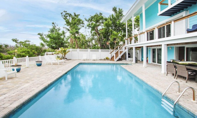 Captiva Casa | Snook Away - Six bedroom bay front home nicely updated