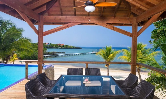 Gibson Bight Villa | SNORKEL DE TU PLAYA PRIVADA - PISCINA DE INFINITO - VIVO DE LUJO ESPACIOSO