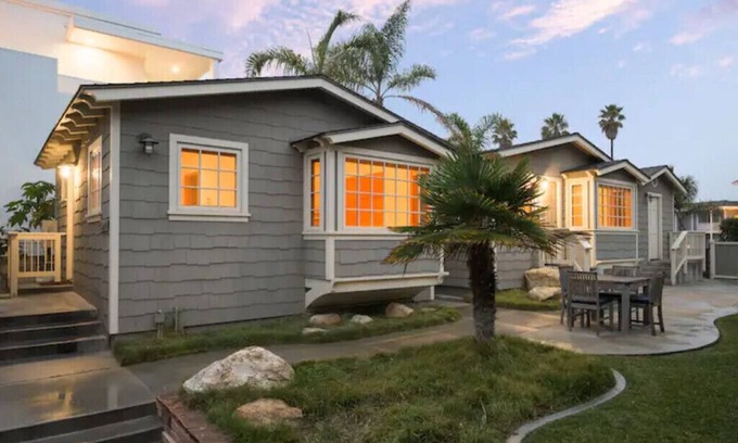 Downtown Cabaña | SNOW BIRDS Monthly discounts available! 1 block to pier 1/2 block to sand
