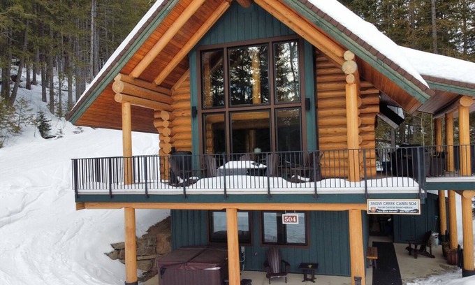 East Kootenay Casa | Snow Creek Cabin | Right on the Slopes | Hot Tub