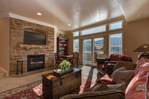 Ogden Casa | Snowbasin Haven with Hot Tub and Resort Amenities