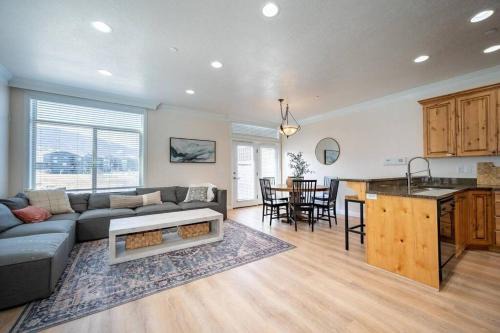 Ogden Casa | Snowbasin Lakehouse with Hot Tub and Resort Amenities