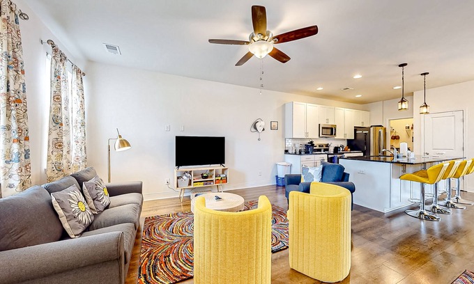 North Charleston Casa | Snowbird-friendly townhouse with pool, tennis court, & central AC
