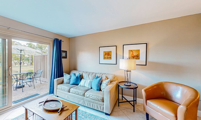 South Beach Condominio | Snowbird-friendly studio condo near beach with tennis, pickleball, & water views
