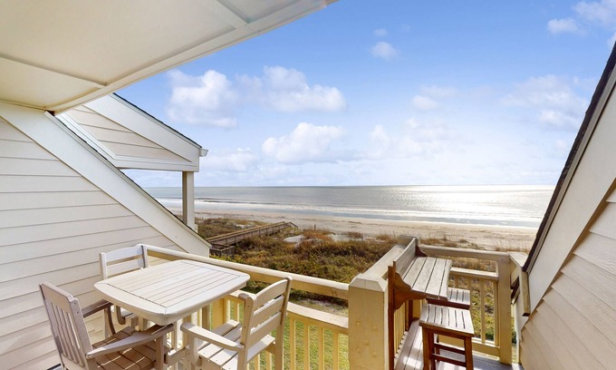 Long Beach Condominio | Snowbird friendly top-floor condo with high-speed internet, ocean view balcony