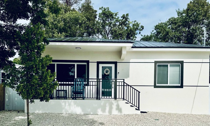 Key Largo Casa | New construction, boat parking, launch across street, high-end! Minimum 28 days.