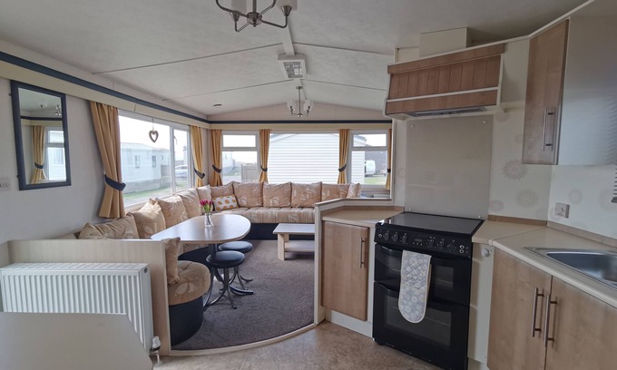 Llwyngwril Chalet De Esquí | Snowdonia Holiday Sea Beach and Mountains view