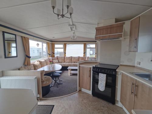 Llwyngwril Chalet De Esquí | Snowdonia Holiday Sea Beach and Mountains view