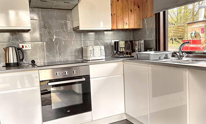 Llanybri Casa | Snowdrop 10-Hot Tub-Woodlandlodges-St Clears-Pembrokeshire