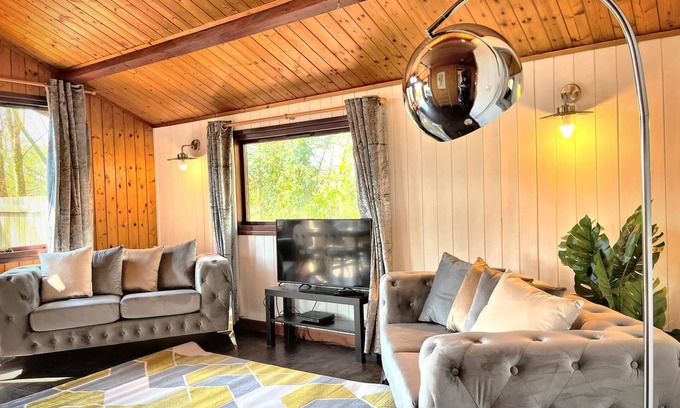 Llanybri Casa | Snowdrop 9 Bañera de hidromasaje-Woodlandlodges-Pembrokeshire