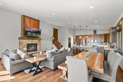 Whitefish Casa | Snowghost Den True Ski In Ski Out Home Sleeps 9 with 3 Bedrooms 2 and a half Bathrooms and Private Hot Tub