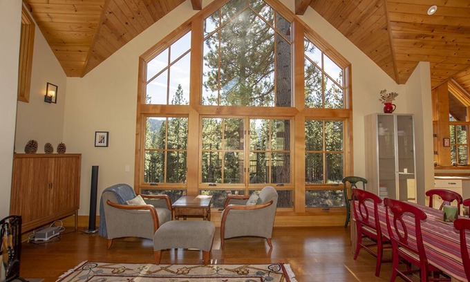 Twin Peaks Casa | Bola de nieve: casa / cabaña de 3 dormitorios / 3 baños en Tahoe City, para 8 personas