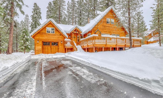 Truckee Chalet De Esquí | Snowpeak Chalet in Tahoe Donner
