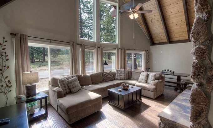 Black Bart Casa | Snowshoe Chalet 3 Bedroom Cabin by RedAwning