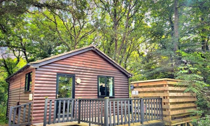 Llanybri Casa | Wren 5-Hot Tub-Woodland Lodges-Pembrokshire-Tenby