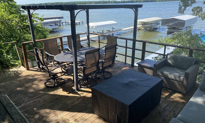 Ventura Casa | Snuggle up at The Cozy Cove!