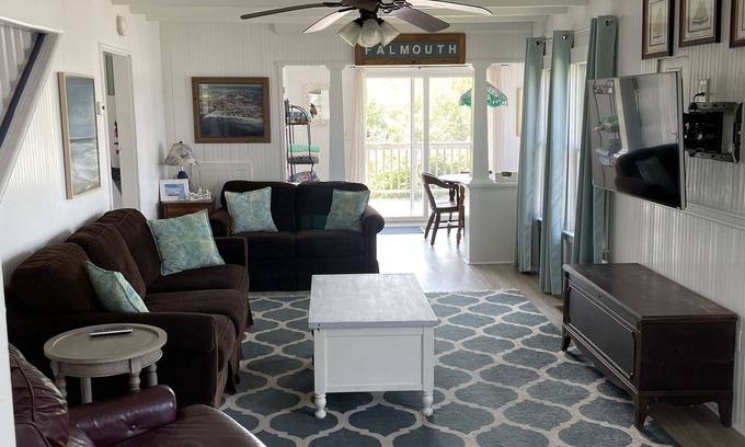 Silver Beach Casa | So close to New Silver Beach! 4 bedroom house with large back deck and yard