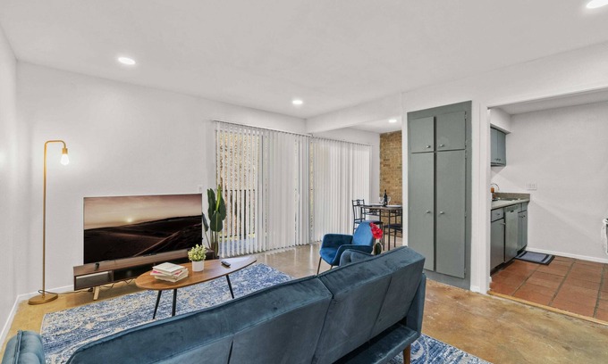 Travis Heights Apartamento | So. Congress PARK VIEW | Free Pkg