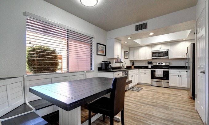 Paradise Valley Village Casa | So SnAZzy Ground Floor King