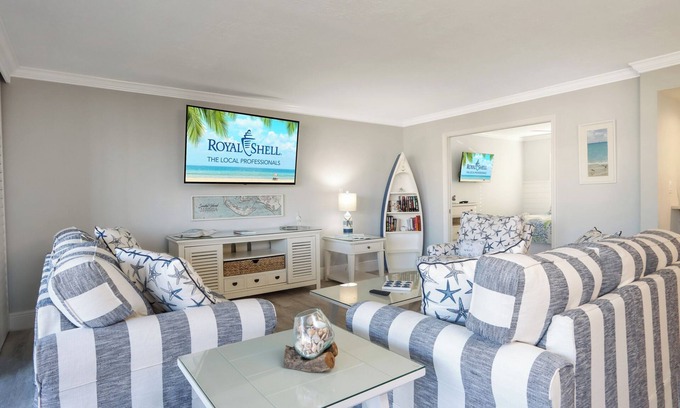 Beachview Country Club Estates Condominio | Soak in stunning Gulf views from Sundial N301, a stylishly updated third-floor condo on Sanibel