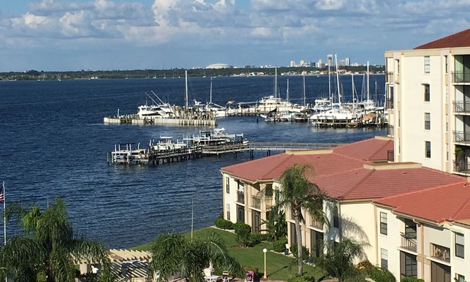 Casa del Mar Condominio | Disfruta del sol y de las vistas del agua de esta espaciosa escapada costera de Florida