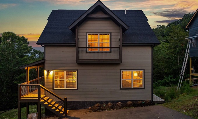 Sevierville Chalet De Esquí | 🌊Soaky Mtn 🐻 Natl Park 🏌️‍♀️Golf Club🔥Hot Tub🏒Air Hockey ⛳️Golden Tee 🎥Movie Room