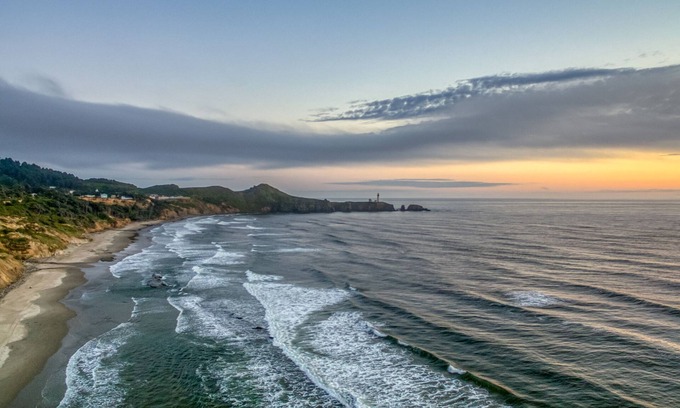 Newport Casa | Soaring Ceilings in Sea-View Custom Townhome with King Suite, Lofts and Hot Tub!
