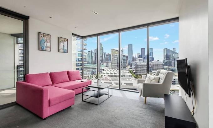 Docklands Apartamento | Soaring Heights Vibrant Docklands Living with Pool