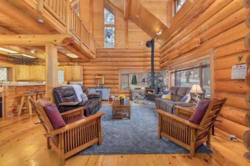 Leavenworth Casa | Soaring Pines Lodge by NW Comfy Cabins