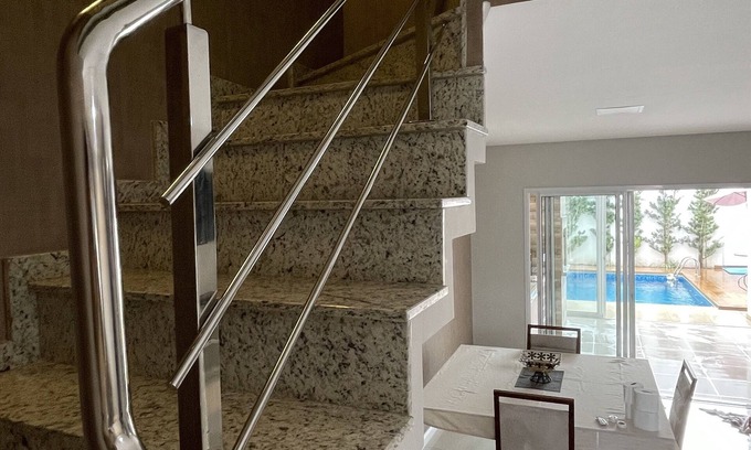 Regiao Norte Casa | Sobrado com Piscina e Churrasqueira de Alto Padrão em Foz